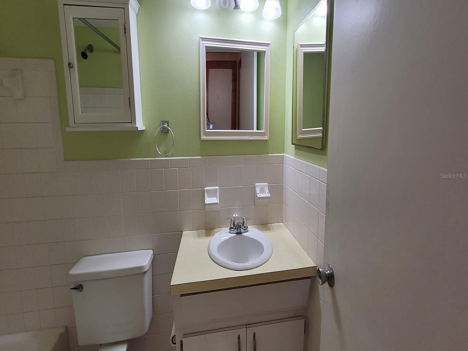 Image 21 of 35 For 2298 Netherlands Drive 32