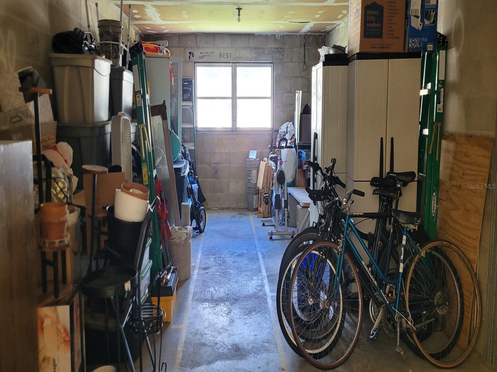 Image 23 of 35 For 2298 Netherlands Drive 32