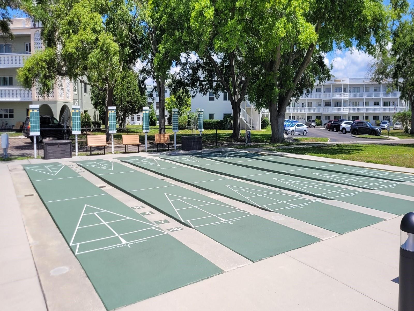 Image 27 of 35 For 2298 Netherlands Drive 32