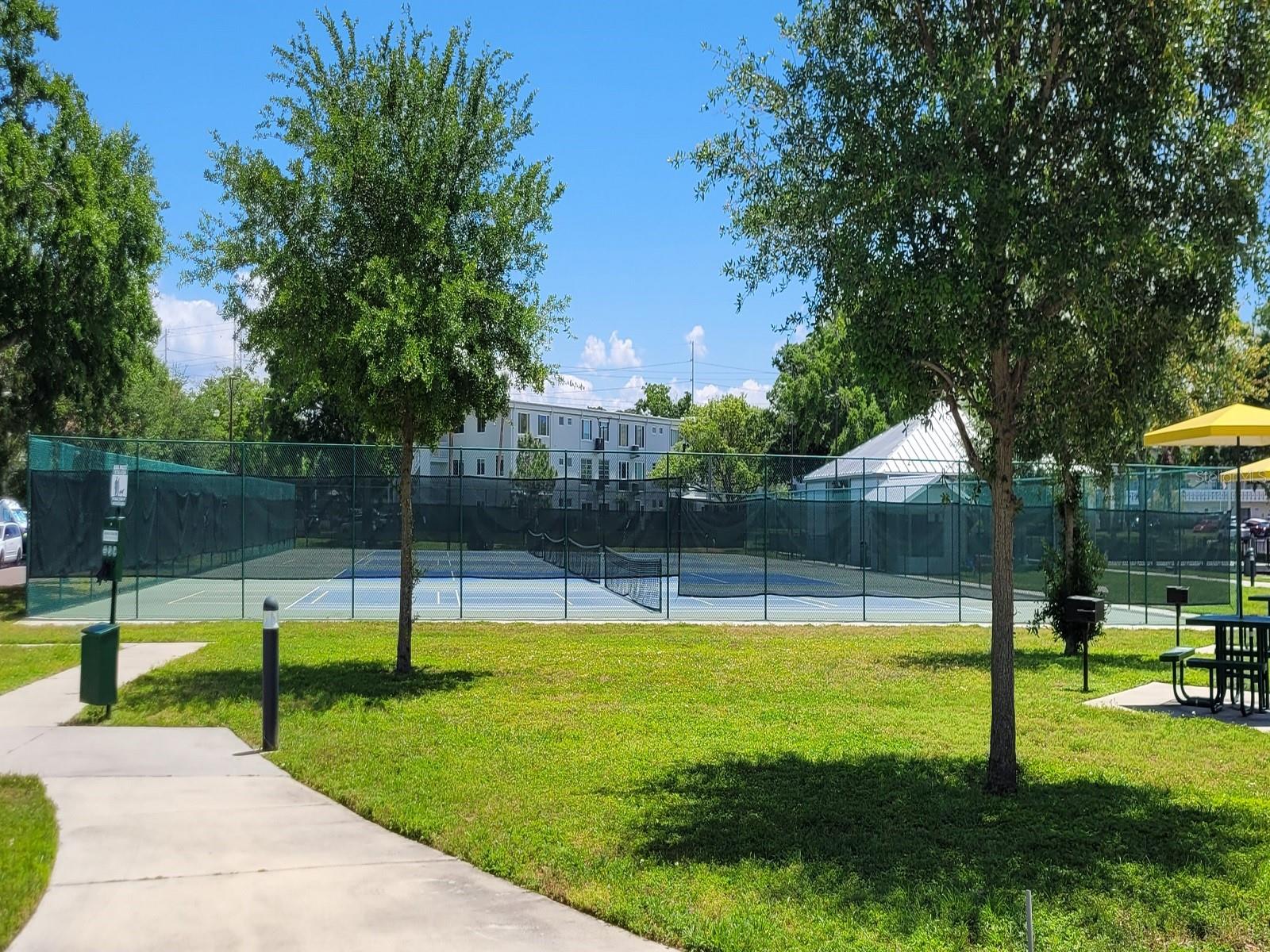 Image 28 of 35 For 2298 Netherlands Drive 32