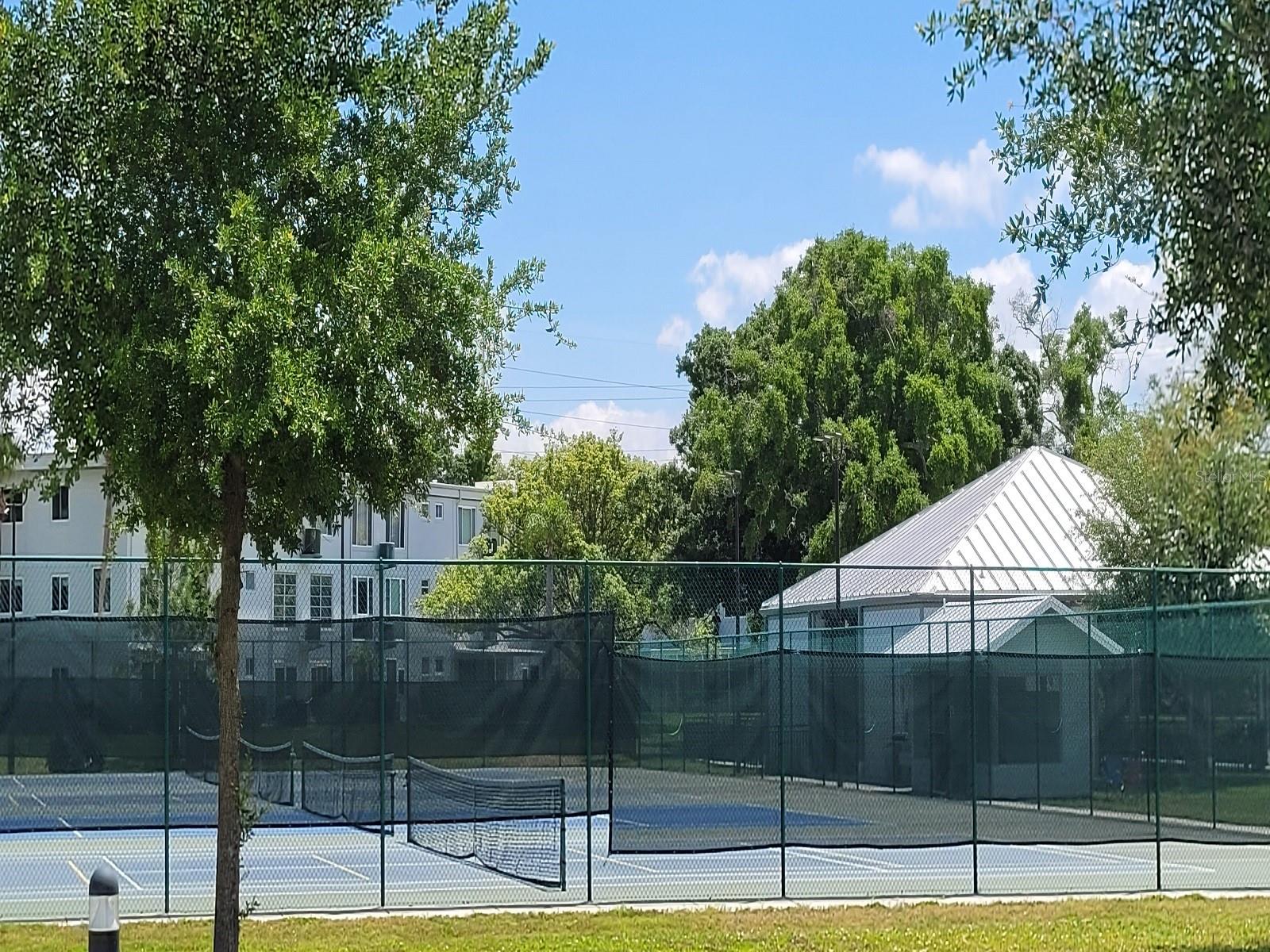 Image 29 of 35 For 2298 Netherlands Drive 32