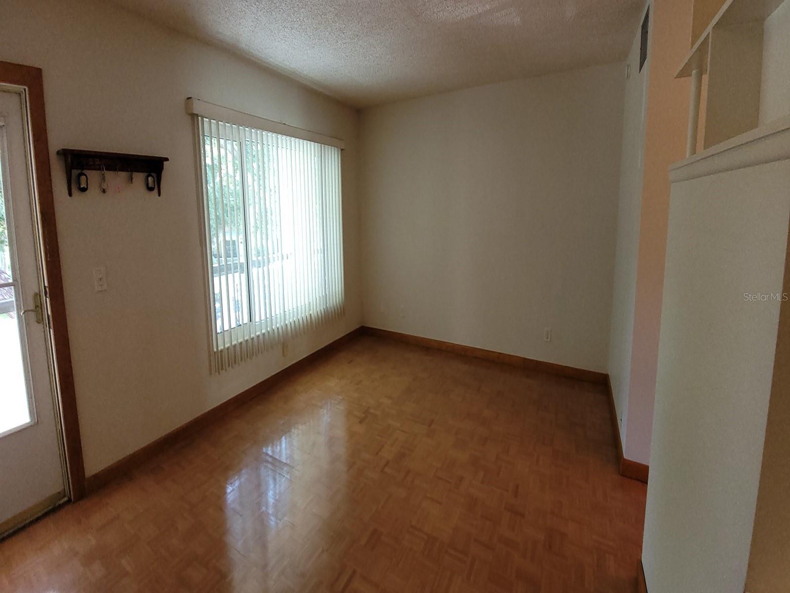 Image 7 of 35 For 2298 Netherlands Drive 32