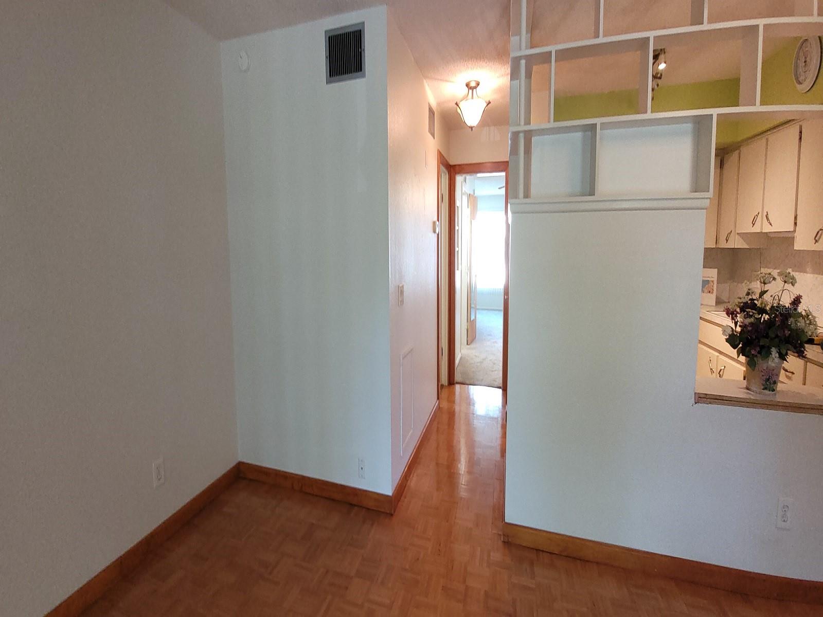 Image 8 of 35 For 2298 Netherlands Drive 32