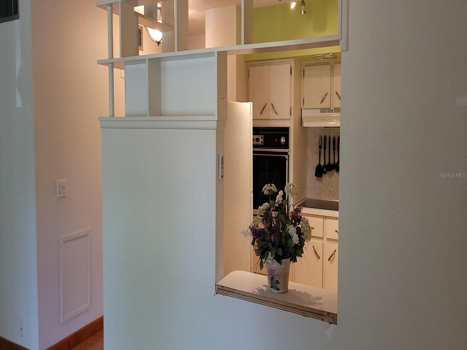 Image 9 of 35 For 2298 Netherlands Drive 32