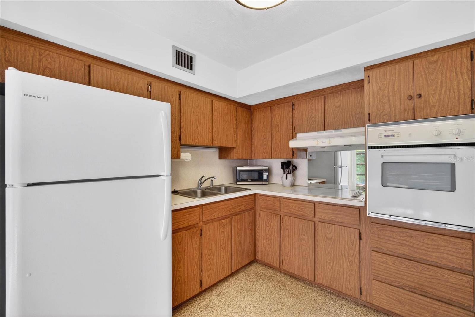 Image 7 of 59 For 2430 Brazilia Drive 64