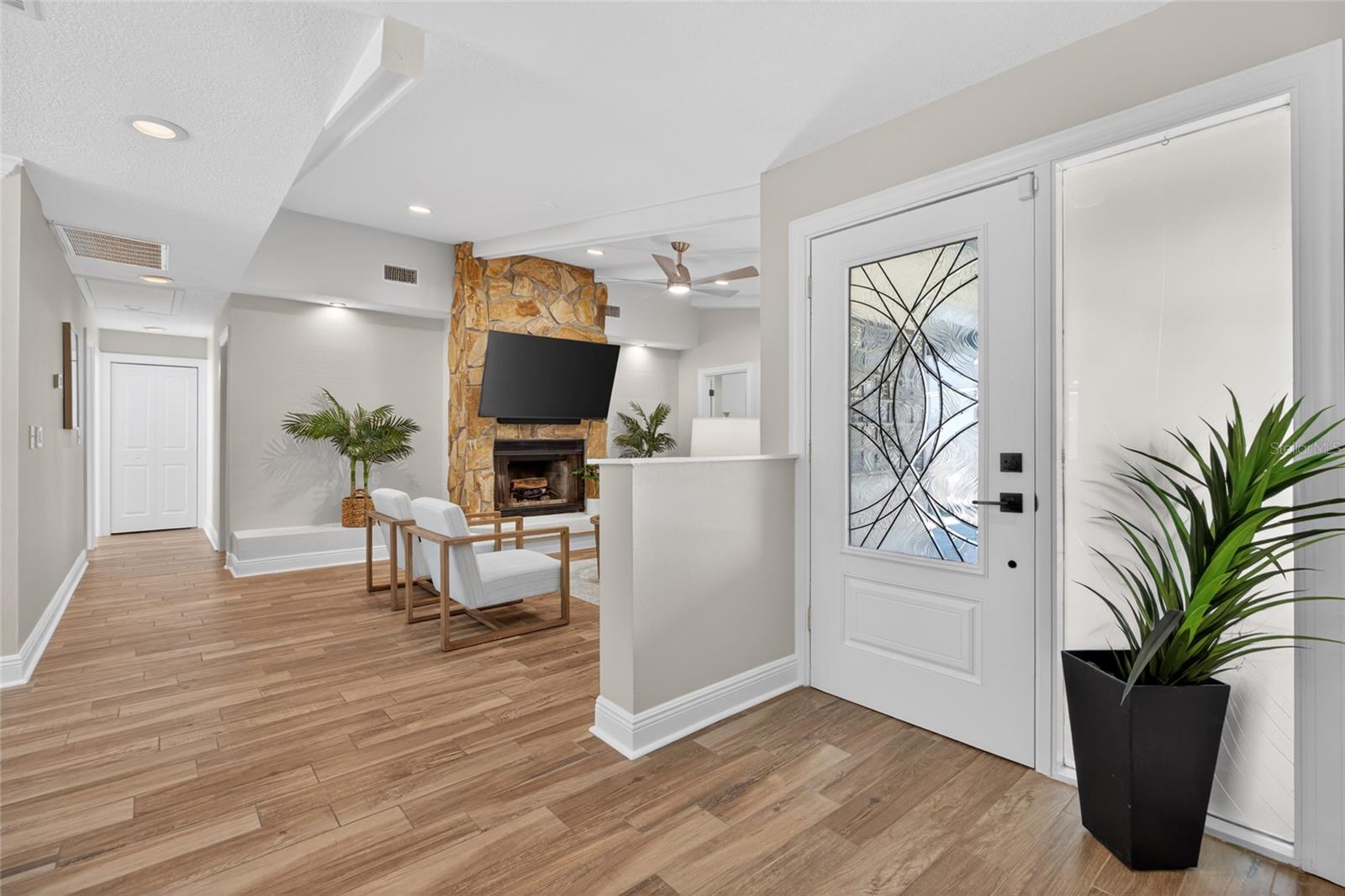 Listing photo id 10 for 13522 Avista Drive