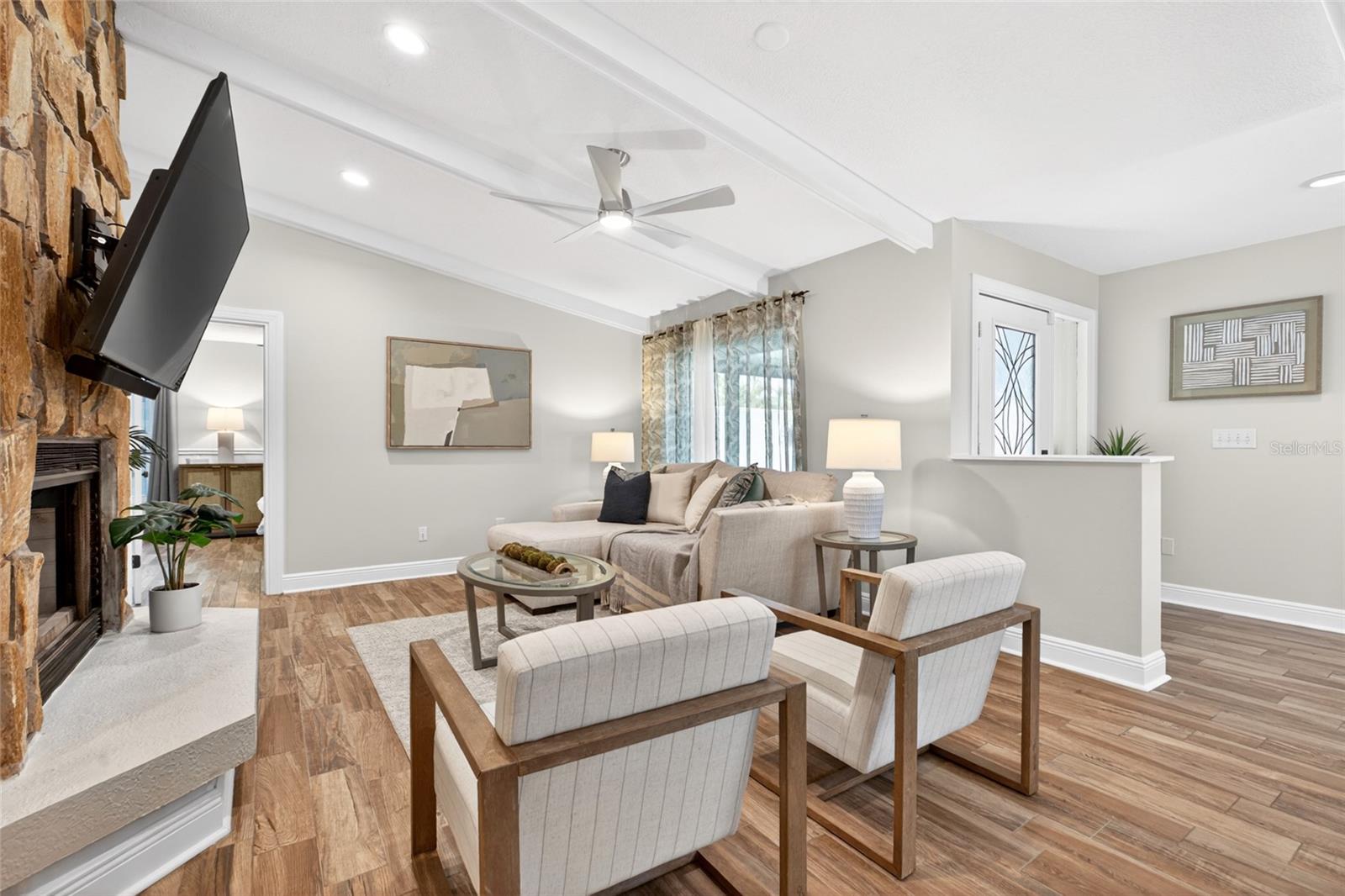Listing photo id 11 for 13522 Avista Drive