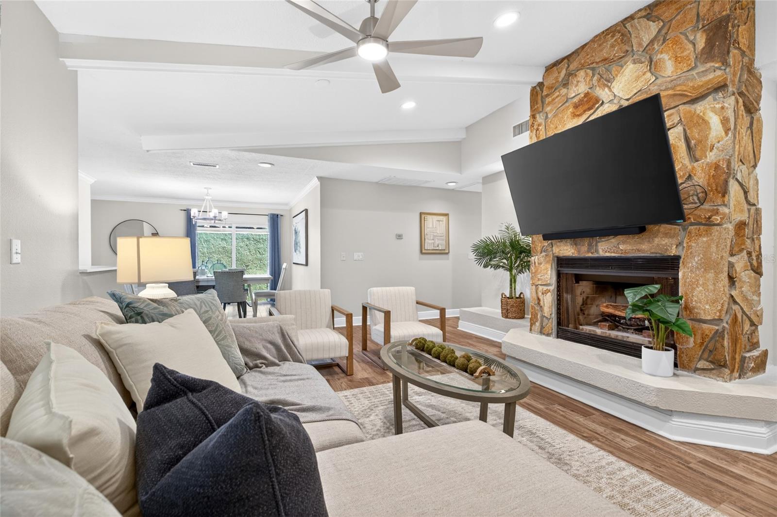 Listing photo id 13 for 13522 Avista Drive