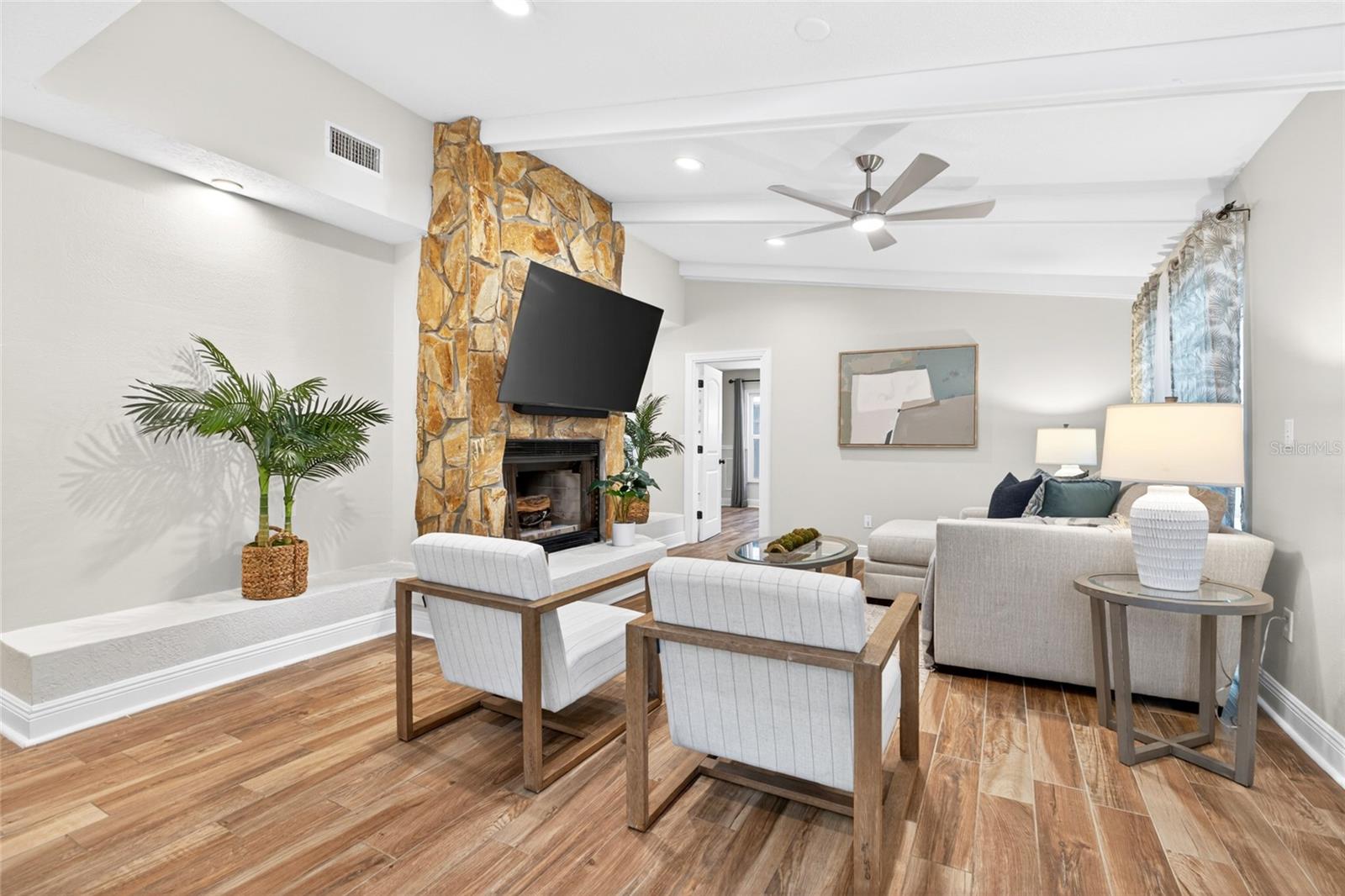 Listing photo id 14 for 13522 Avista Drive