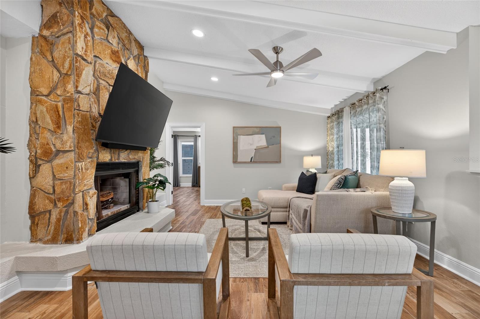 Listing photo id 15 for 13522 Avista Drive