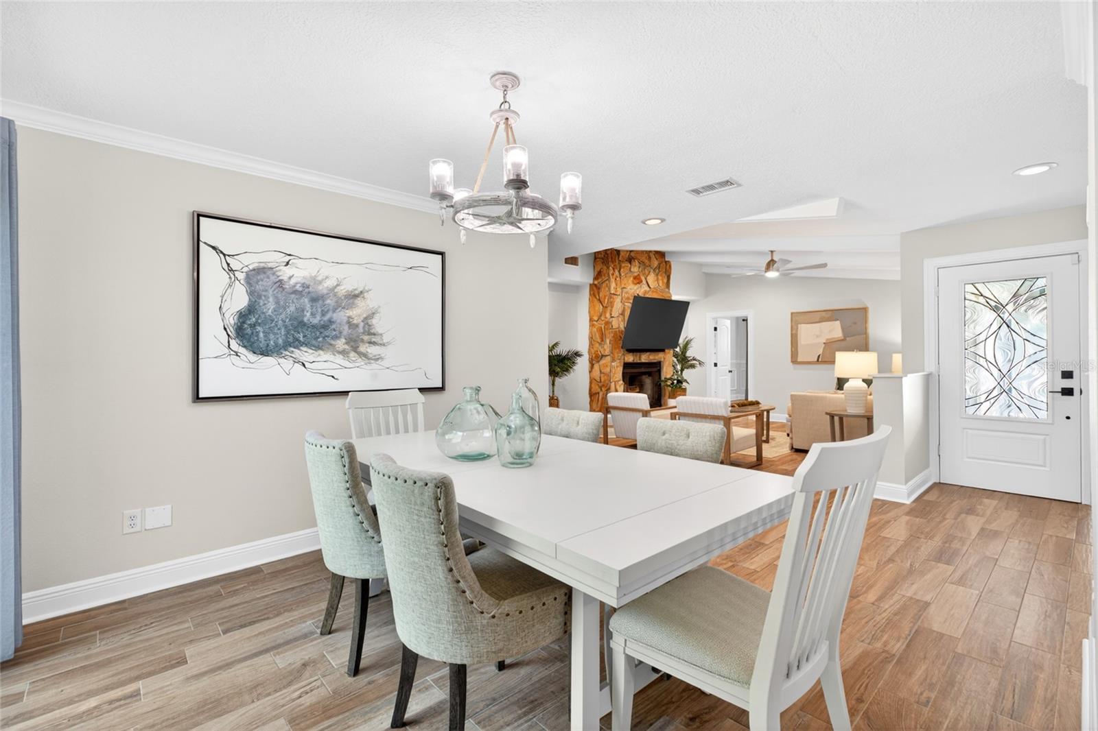 Listing photo id 16 for 13522 Avista Drive