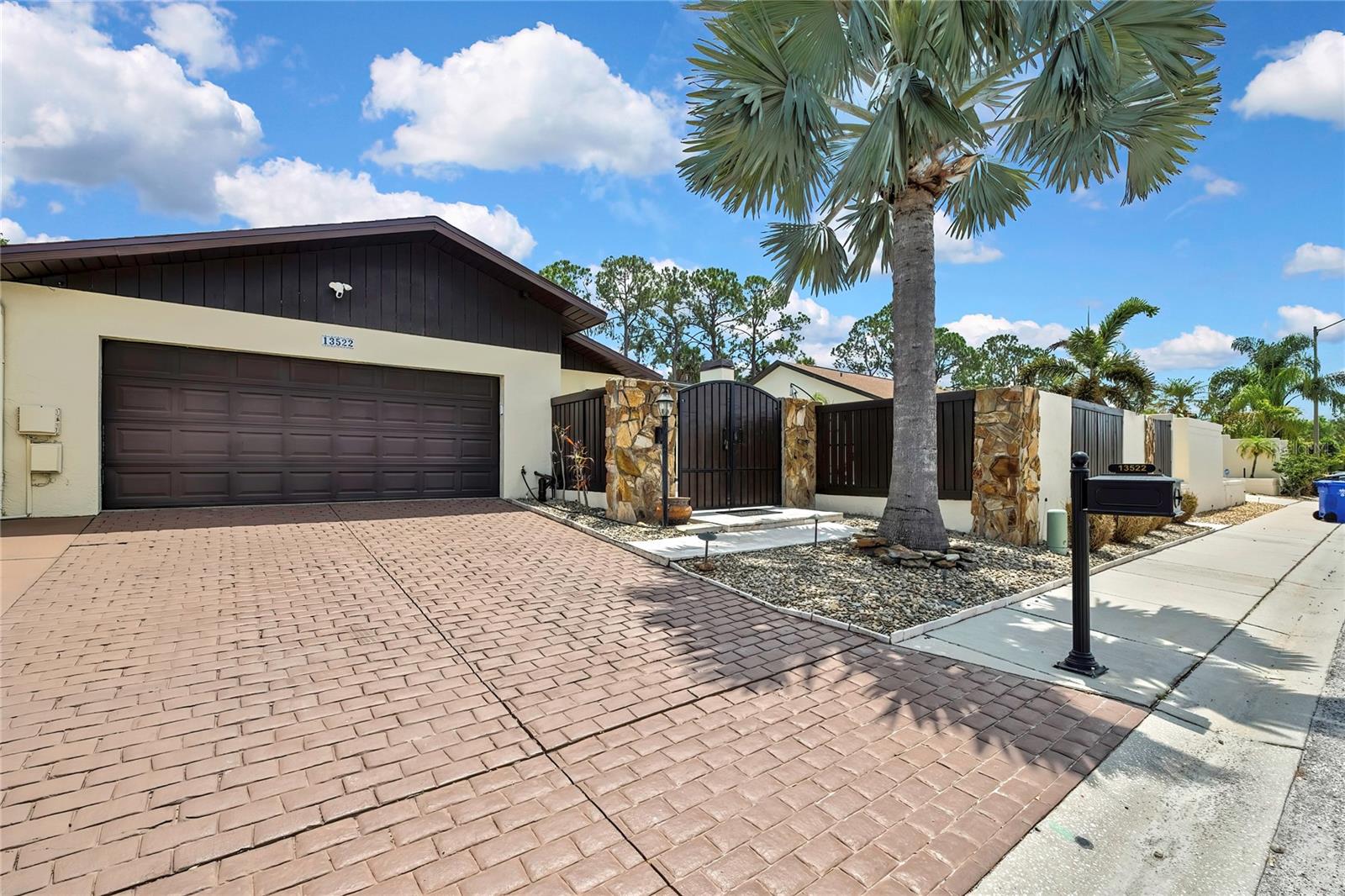 Listing photo id 0 for 13522 Avista Drive
