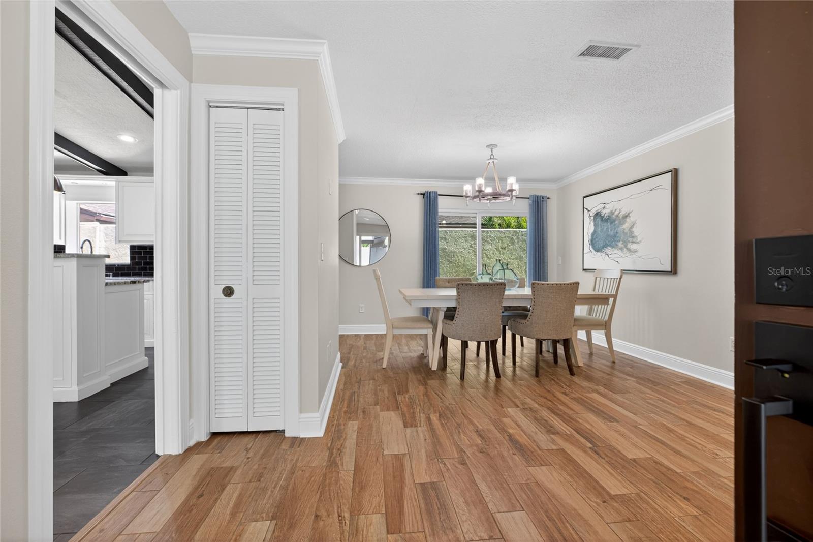 Listing photo id 18 for 13522 Avista Drive