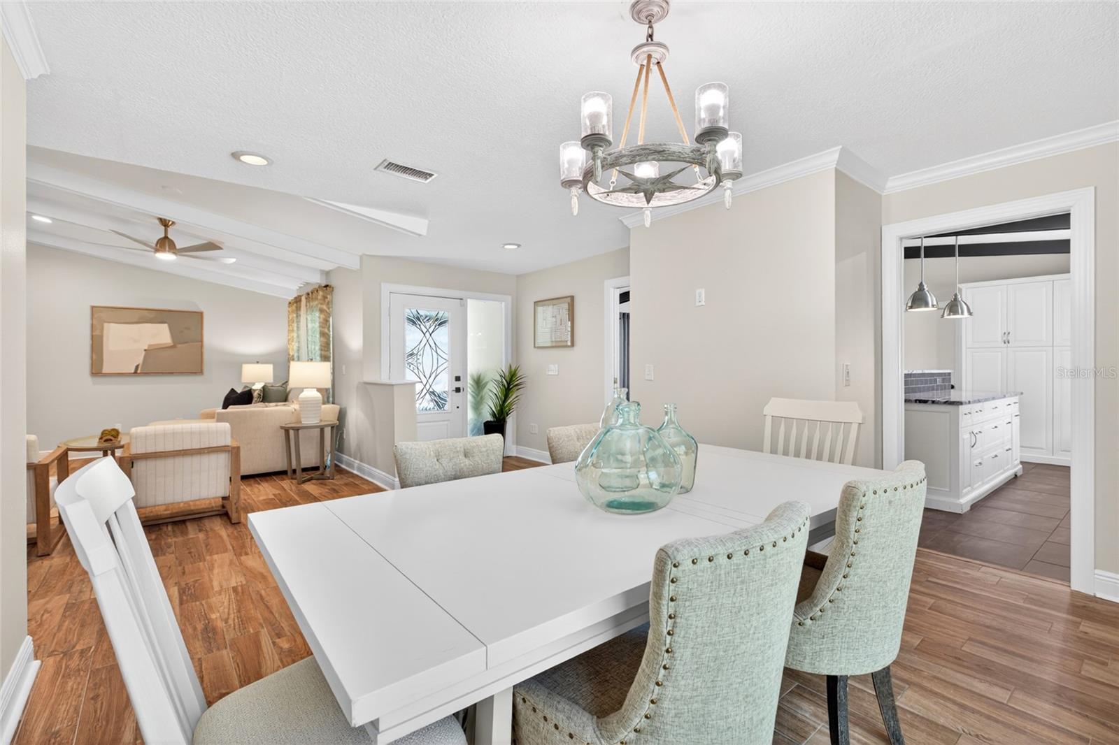 Listing photo id 19 for 13522 Avista Drive