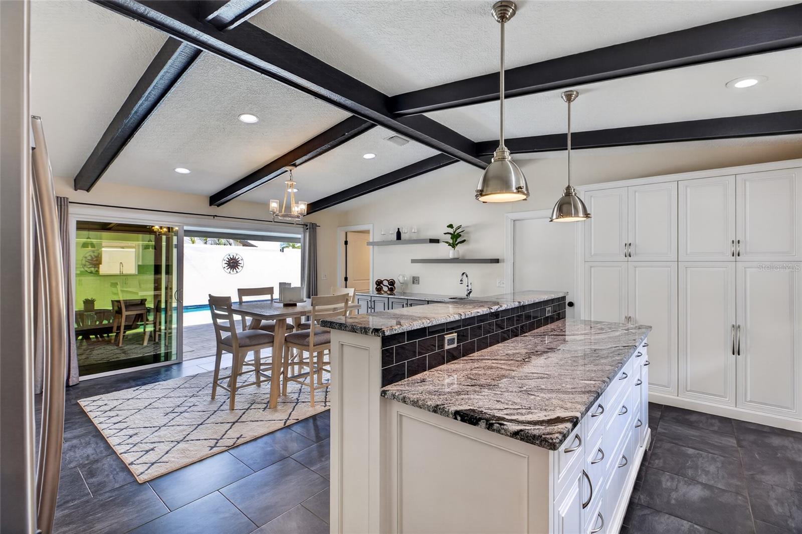 Listing photo id 20 for 13522 Avista Drive