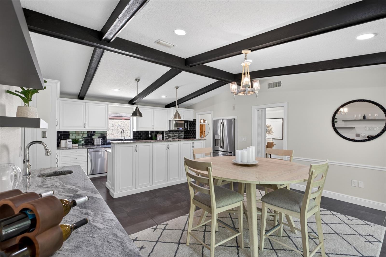 Listing photo id 21 for 13522 Avista Drive