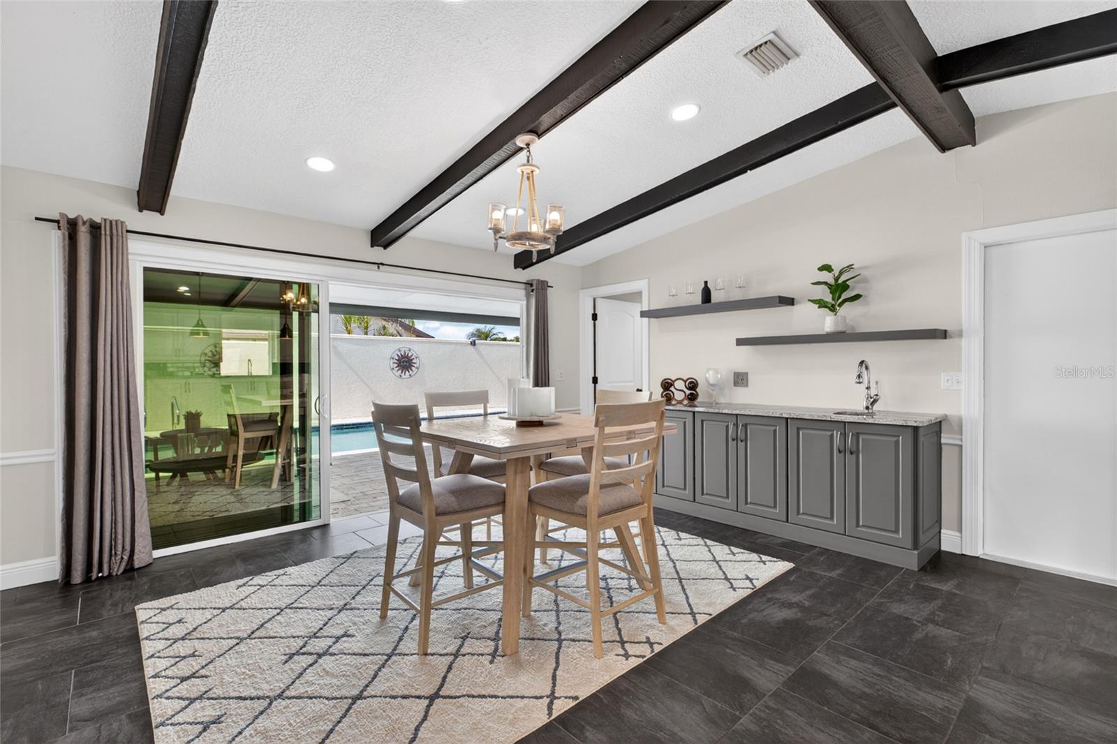 Listing photo id 23 for 13522 Avista Drive