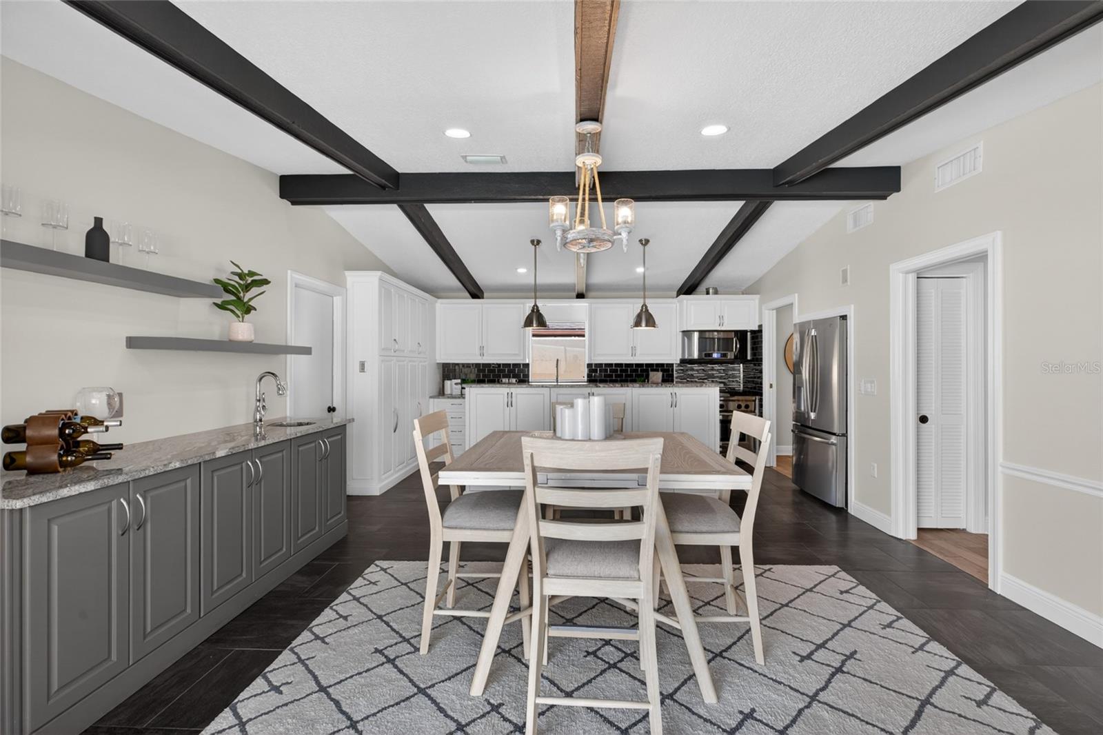 Listing photo id 24 for 13522 Avista Drive