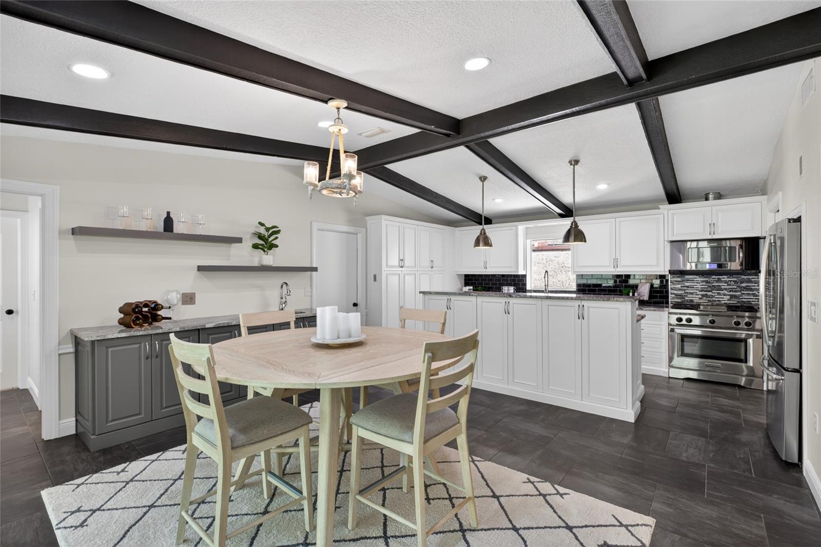 Listing photo id 25 for 13522 Avista Drive