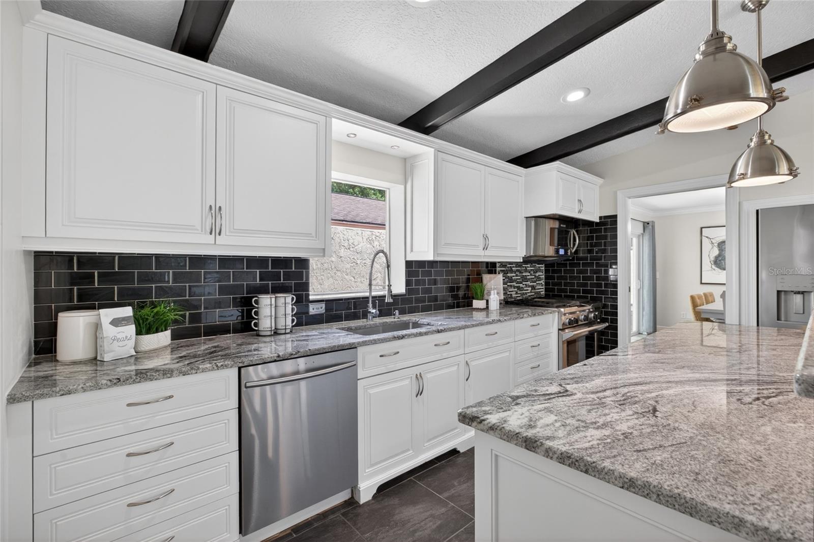 Listing photo id 27 for 13522 Avista Drive