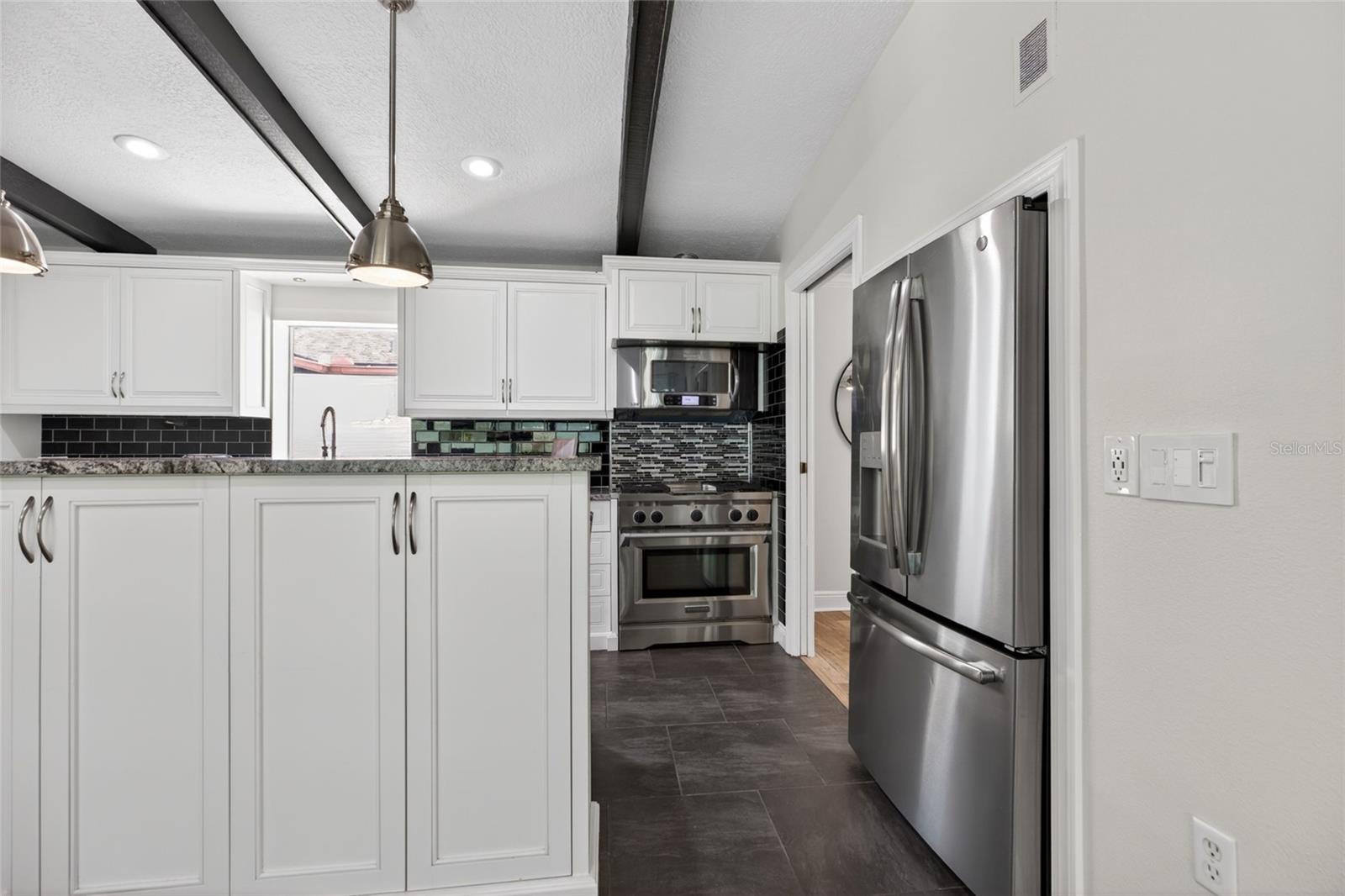 Listing photo id 28 for 13522 Avista Drive