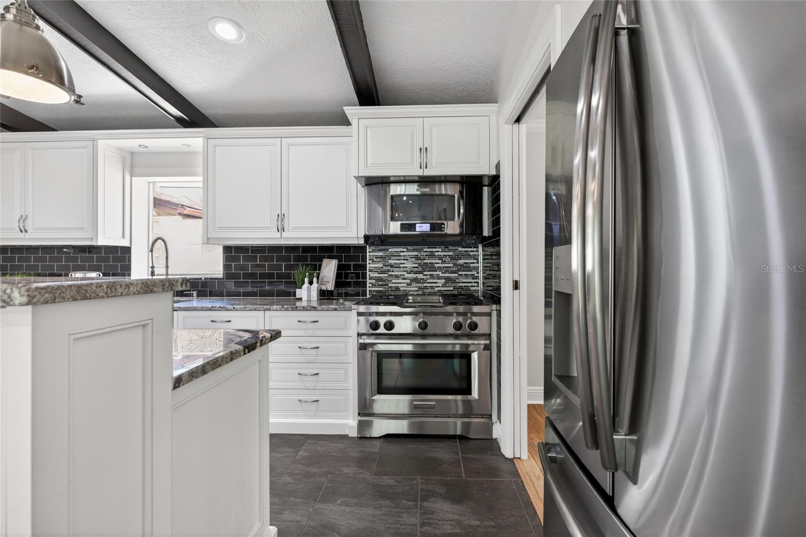 Listing photo id 30 for 13522 Avista Drive