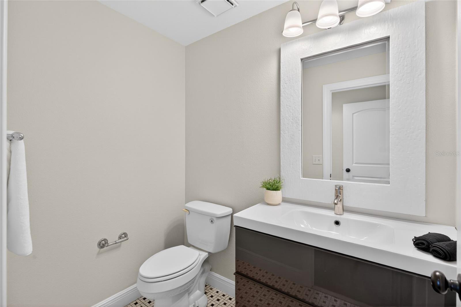 Listing photo id 33 for 13522 Avista Drive