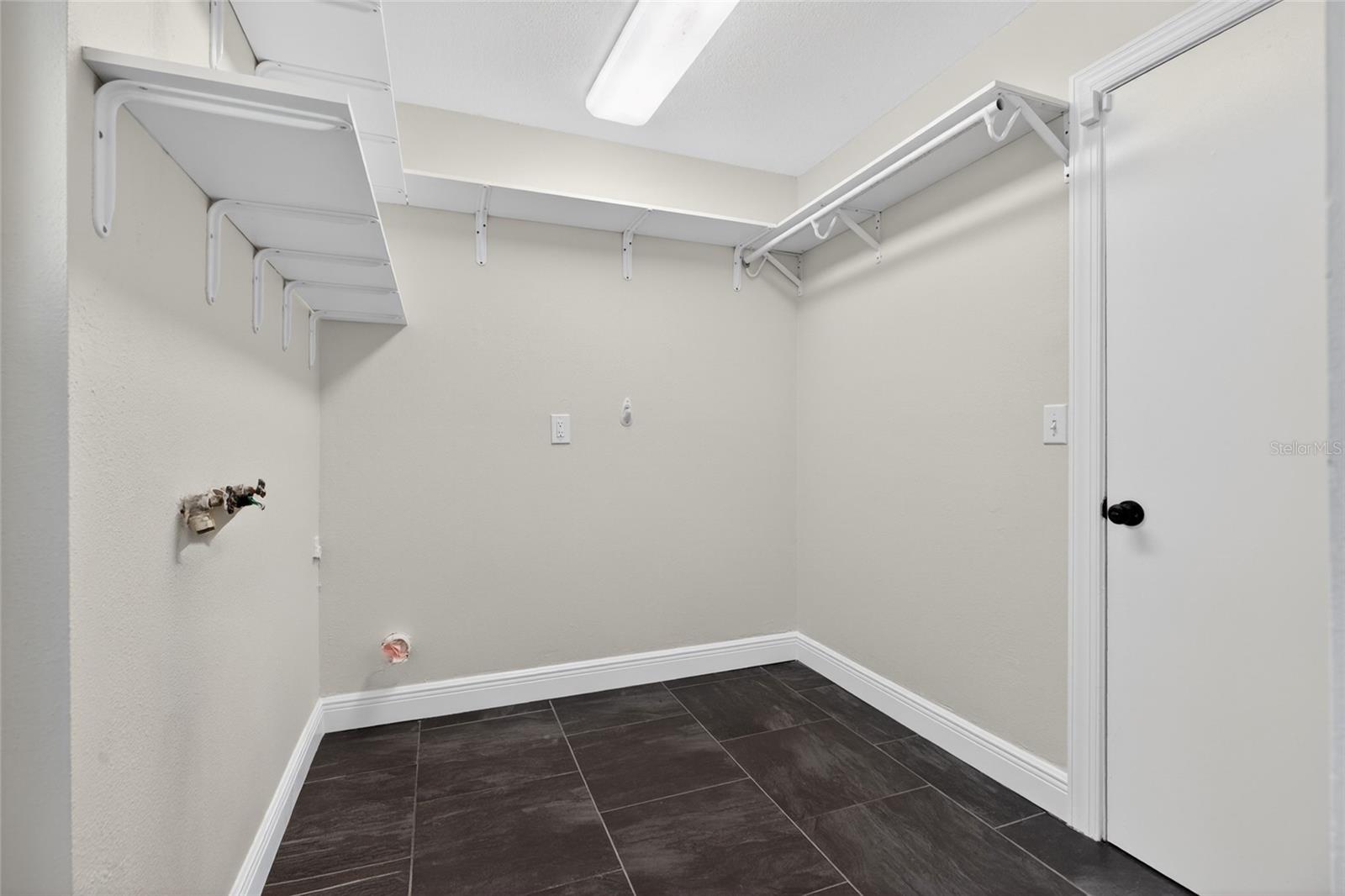 Listing photo id 34 for 13522 Avista Drive