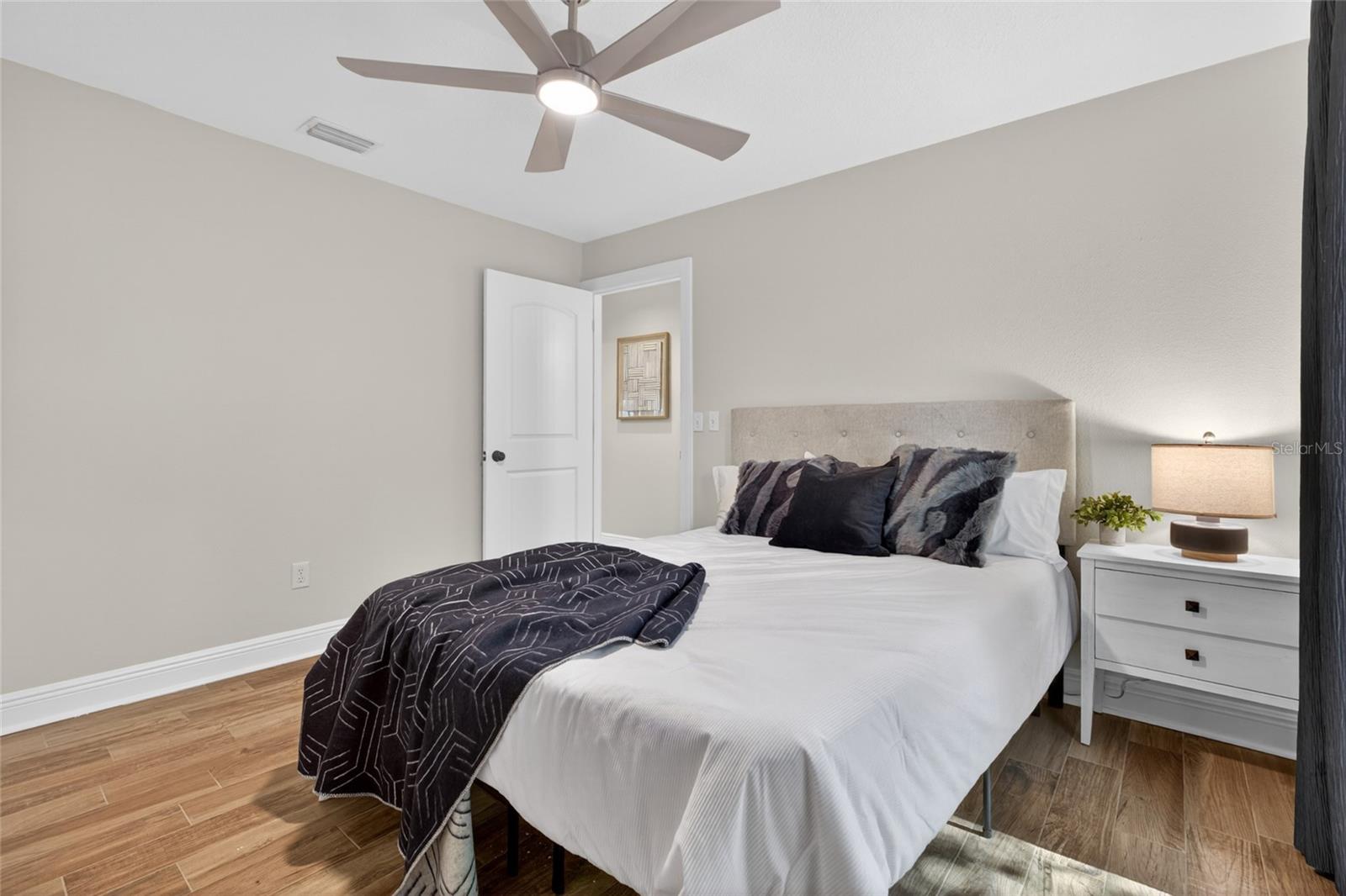 Listing photo id 48 for 13522 Avista Drive