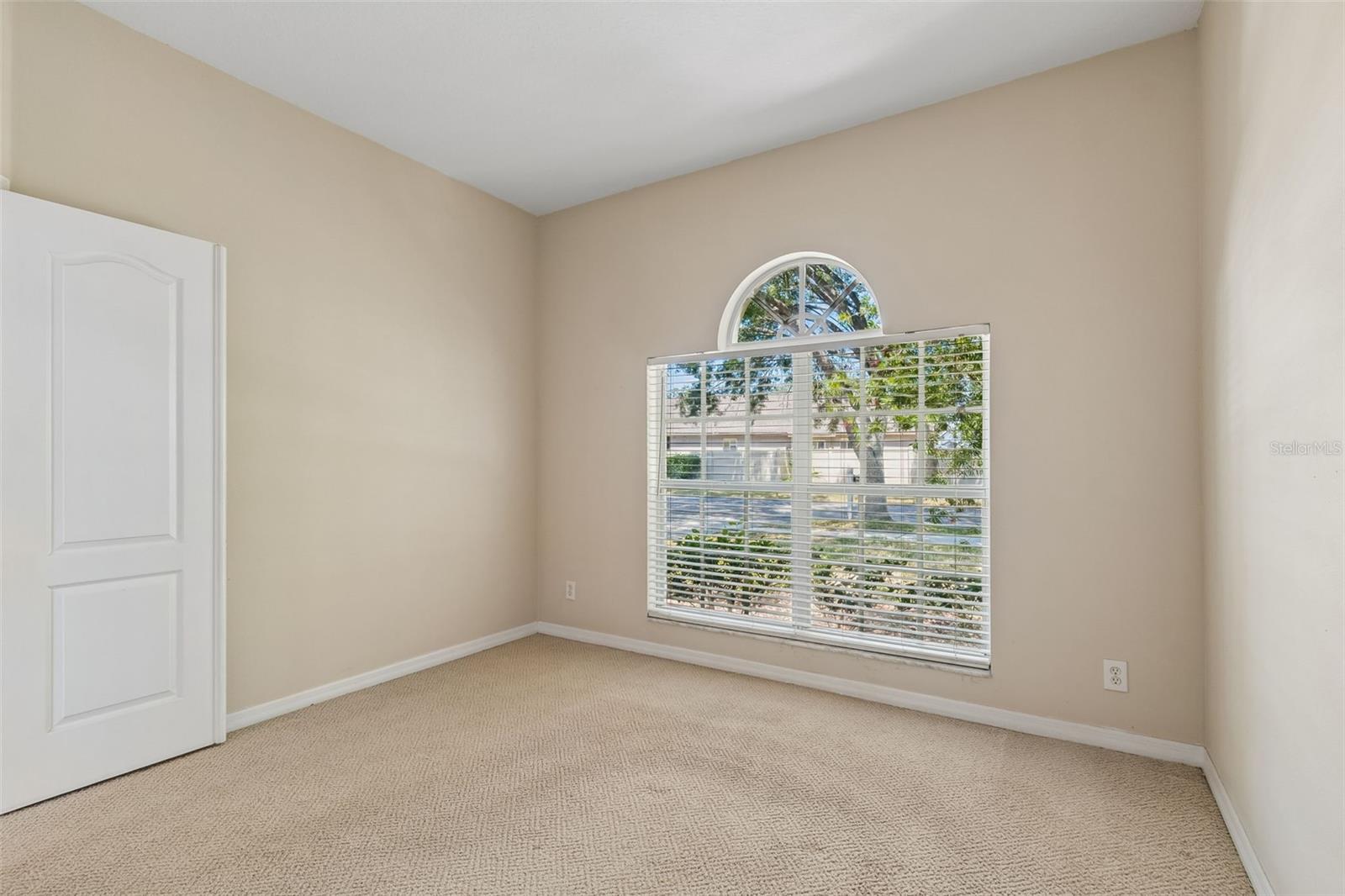 Listing photo id 15 for 4789 Whispering Wind Avenue