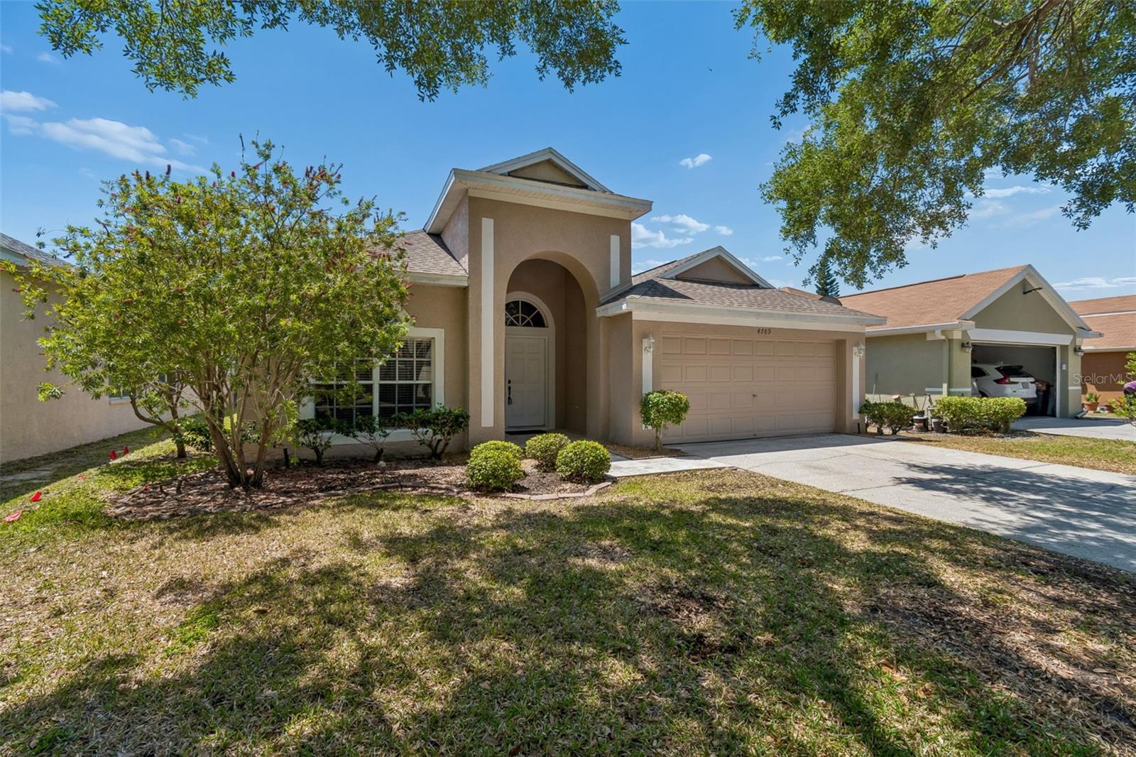 Listing photo id 2 for 4789 Whispering Wind Avenue