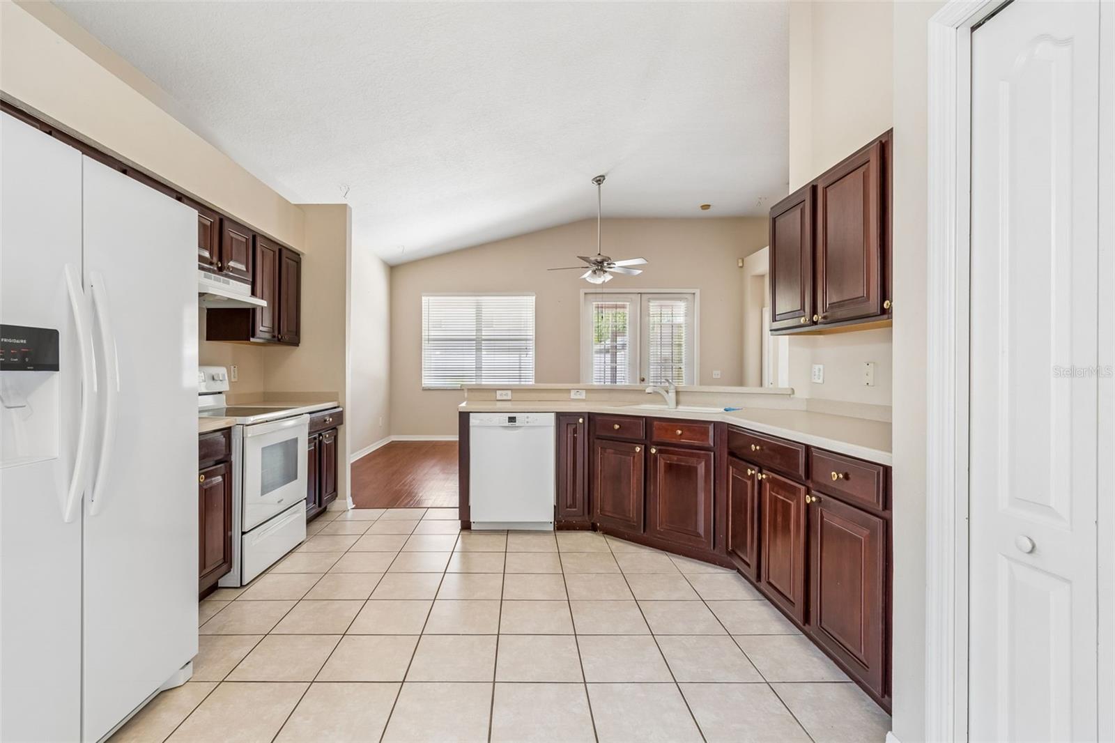 Listing photo id 42 for 4789 Whispering Wind Avenue