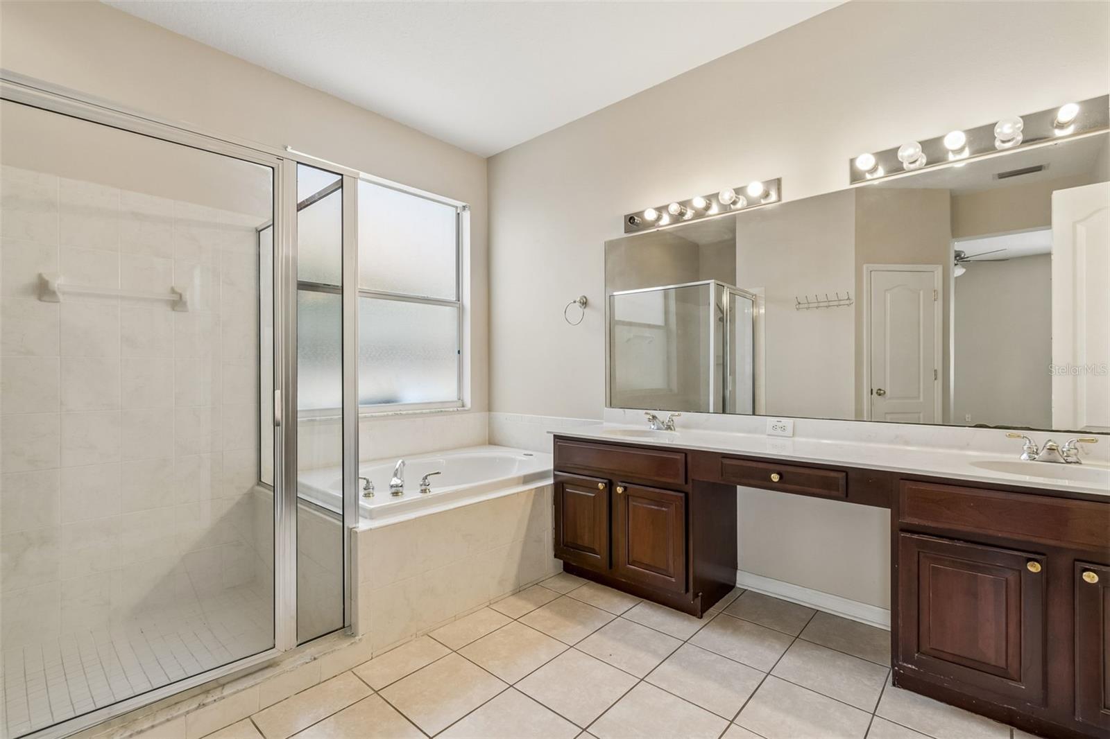 Listing photo id 66 for 4789 Whispering Wind Avenue