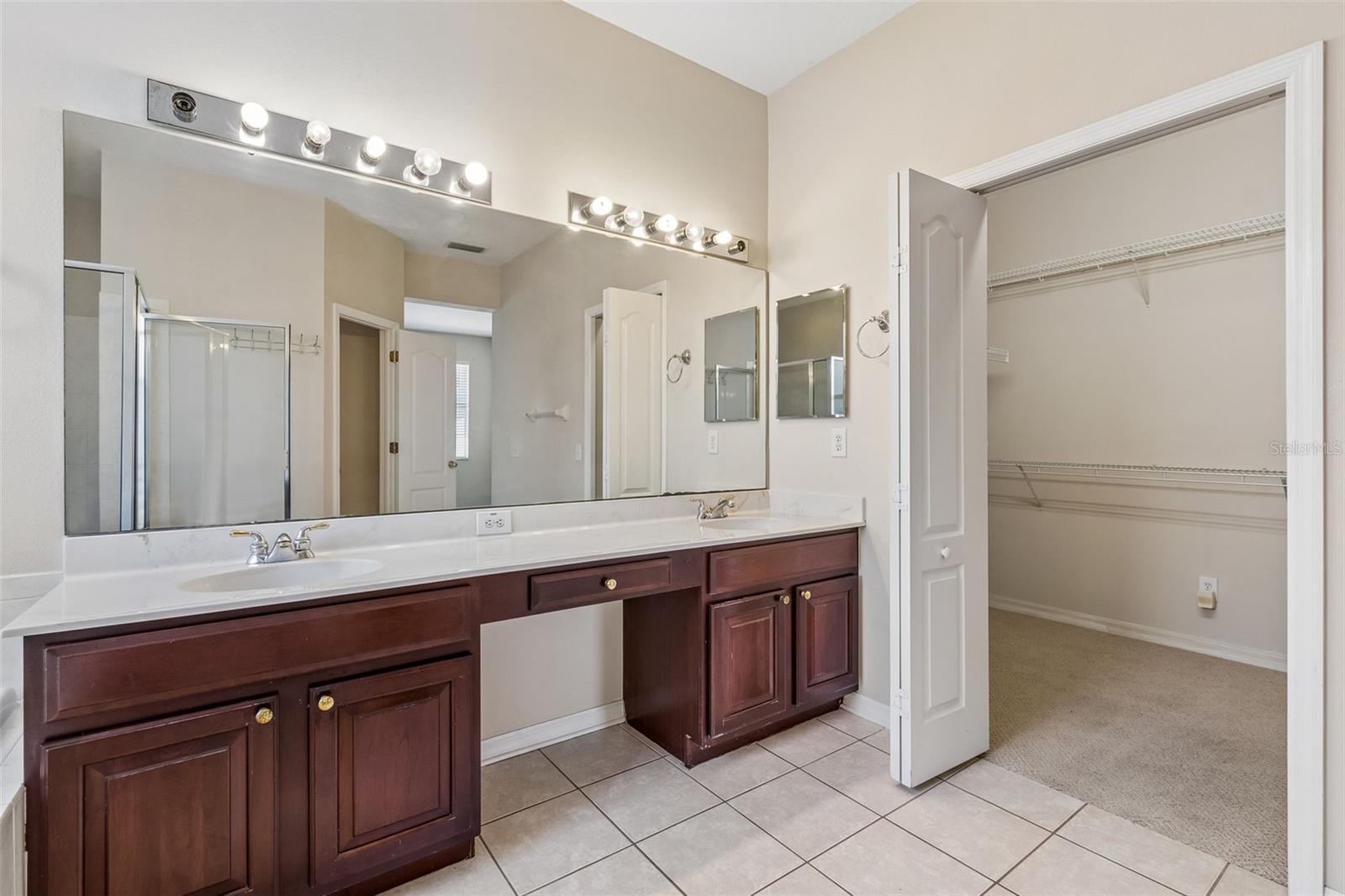 Listing photo id 70 for 4789 Whispering Wind Avenue