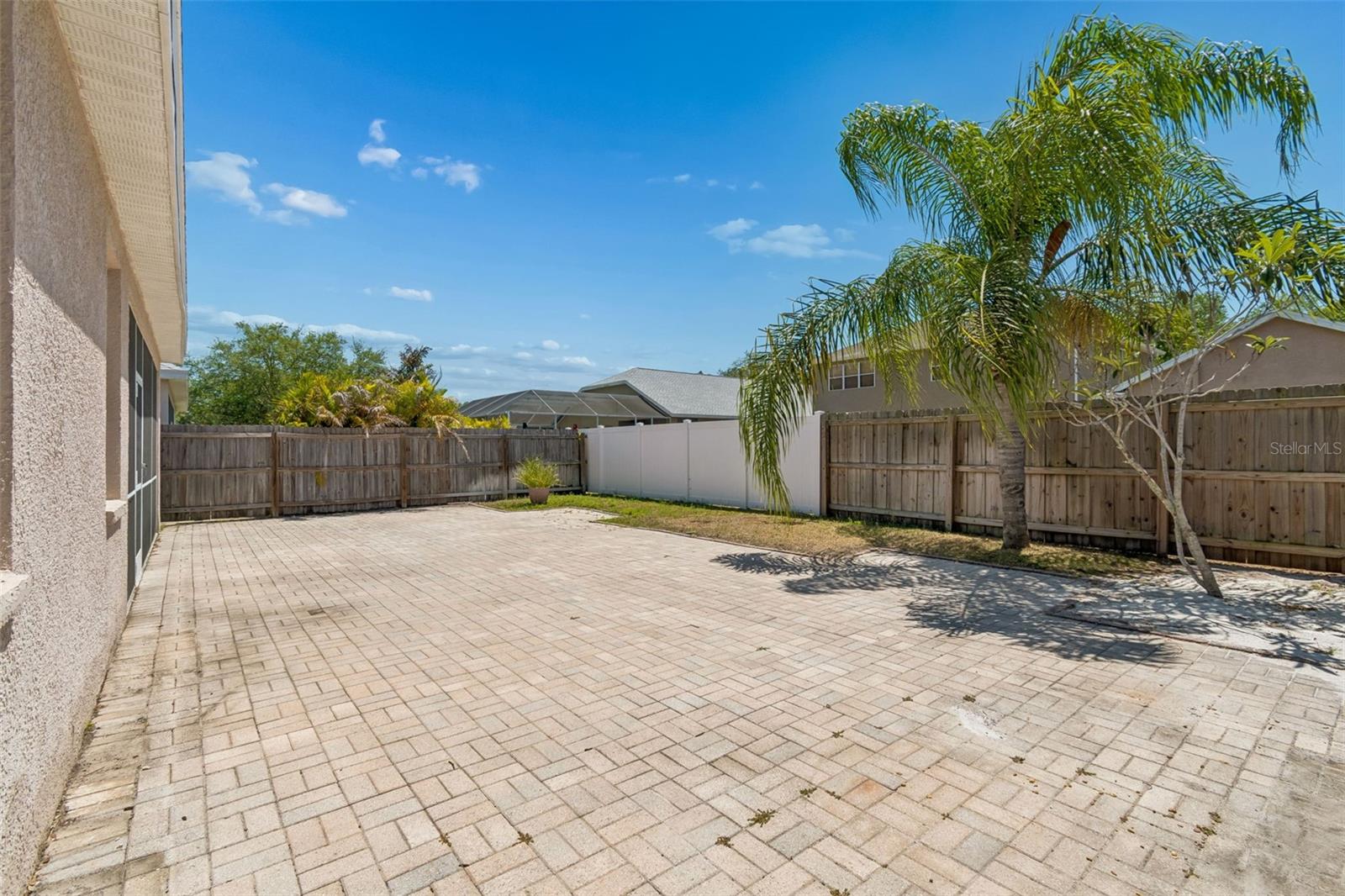 Listing photo id 82 for 4789 Whispering Wind Avenue