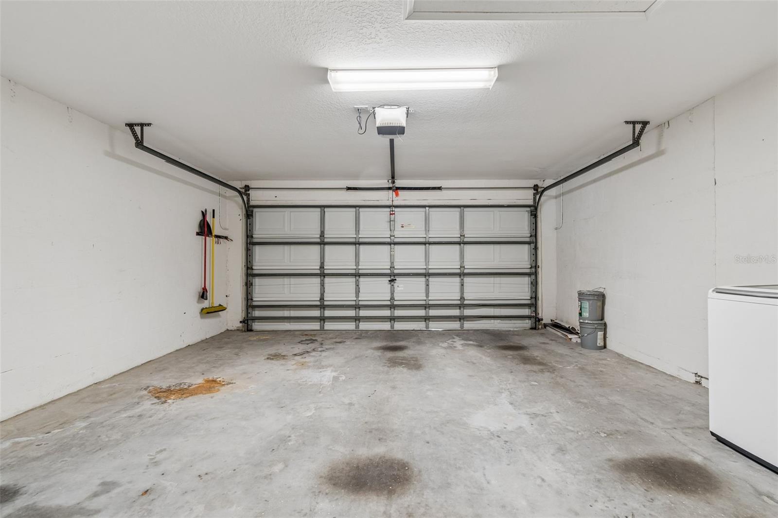 Listing photo id 84 for 4789 Whispering Wind Avenue