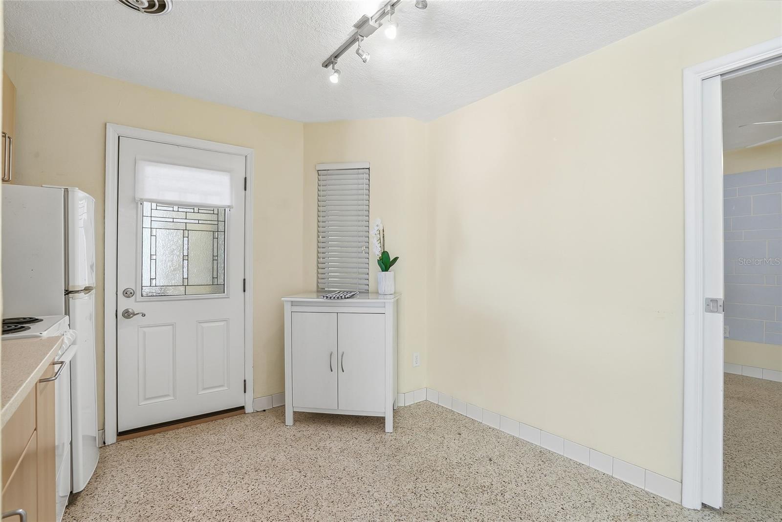 Image 12 of 27 For 145 10th Avenue N 1