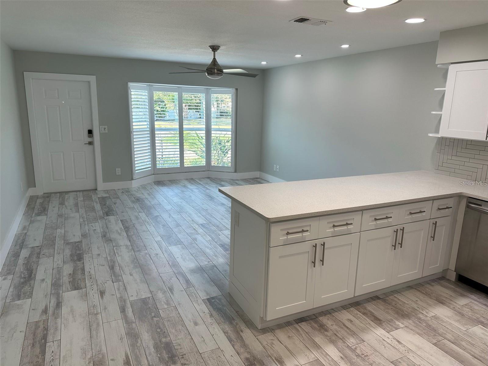 Image 6 of 31 For 440 50th Avenue N