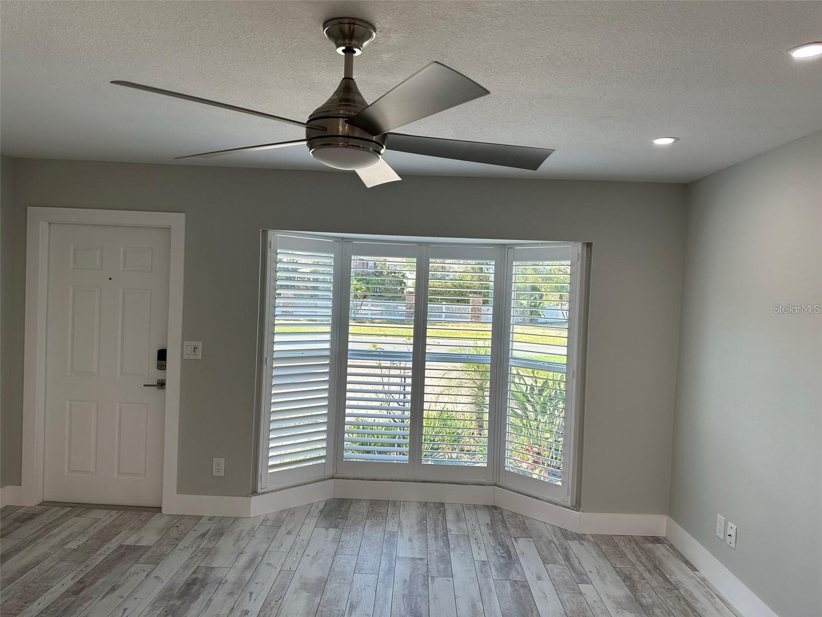 Image 9 of 31 For 440 50th Avenue N