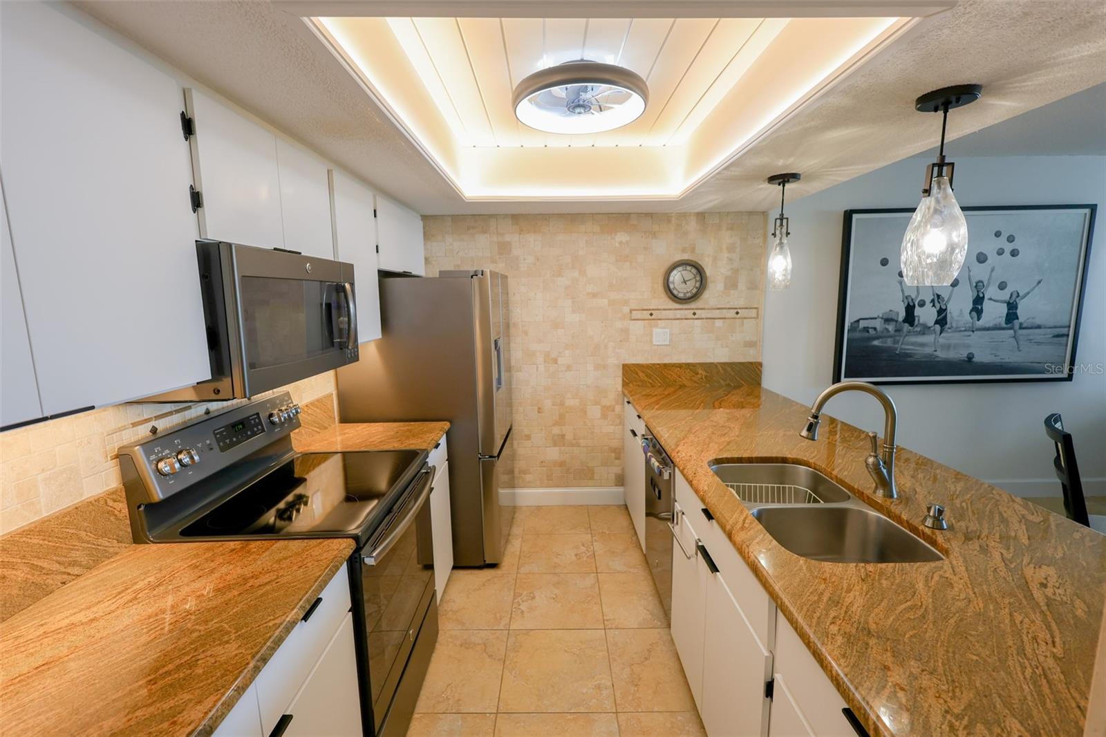 Image 11 of 29 For 440 Gulfview Boulevard 1105