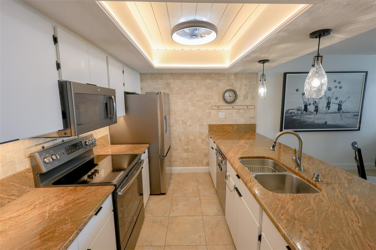 Image 14 of 29 For 440 Gulfview Boulevard 1105