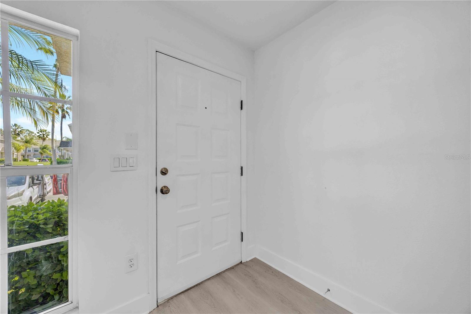 Image 10 of 65 For 727 Kensington Lake Circle