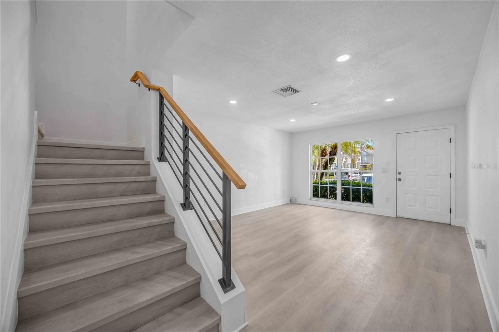 Image 12 of 65 For 727 Kensington Lake Circle