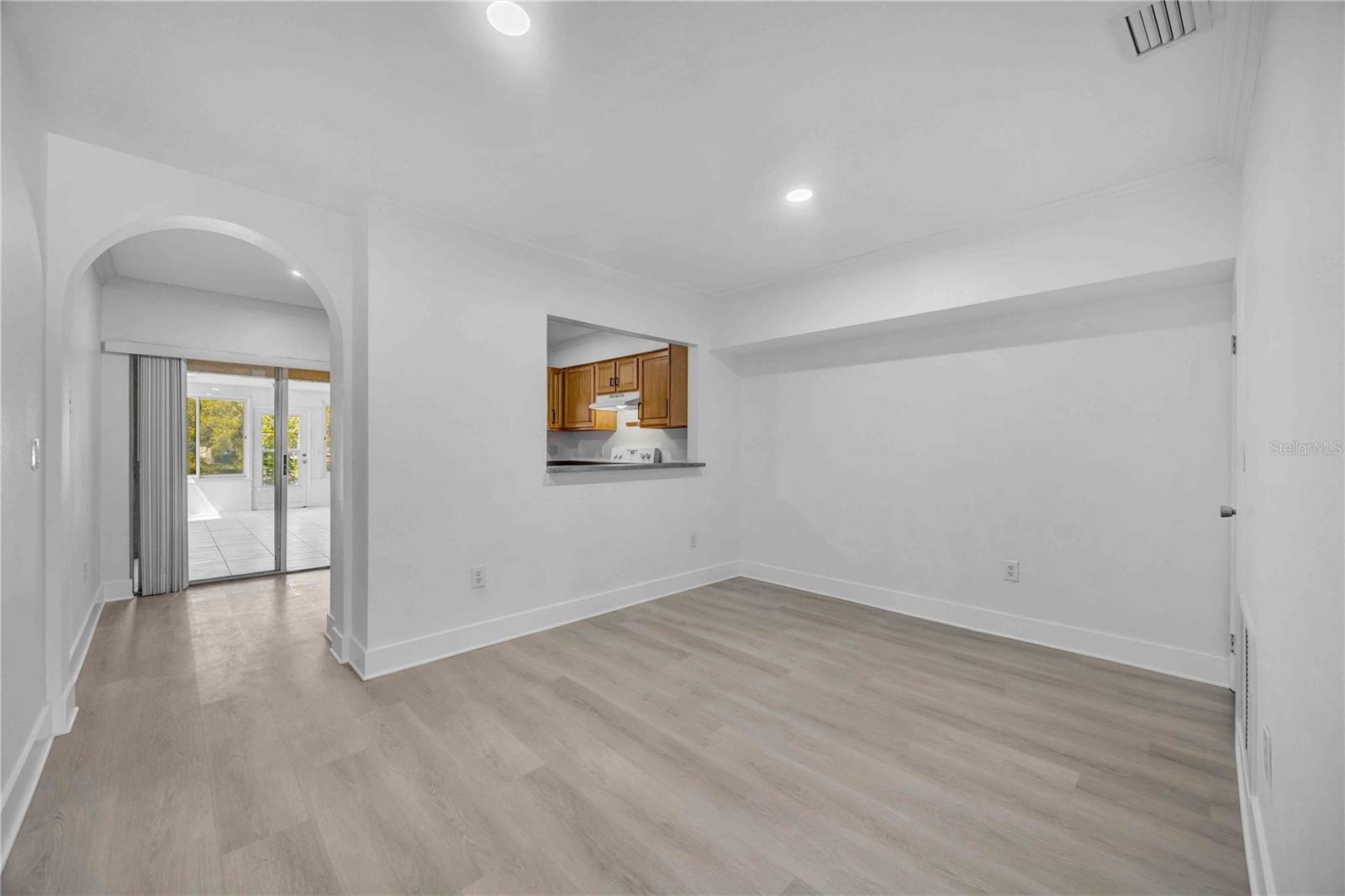 Image 16 of 65 For 727 Kensington Lake Circle