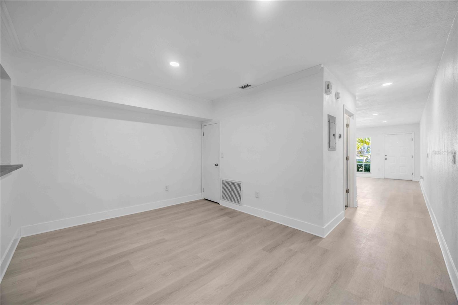 Image 18 of 65 For 727 Kensington Lake Circle