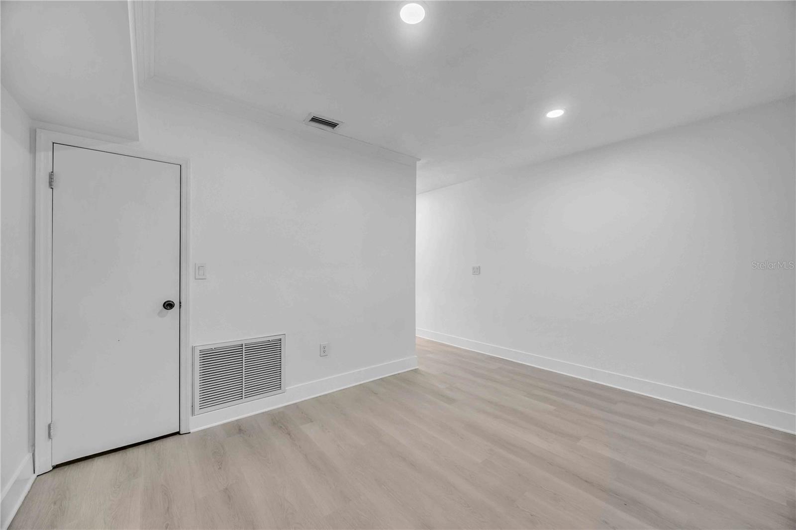 Image 20 of 65 For 727 Kensington Lake Circle