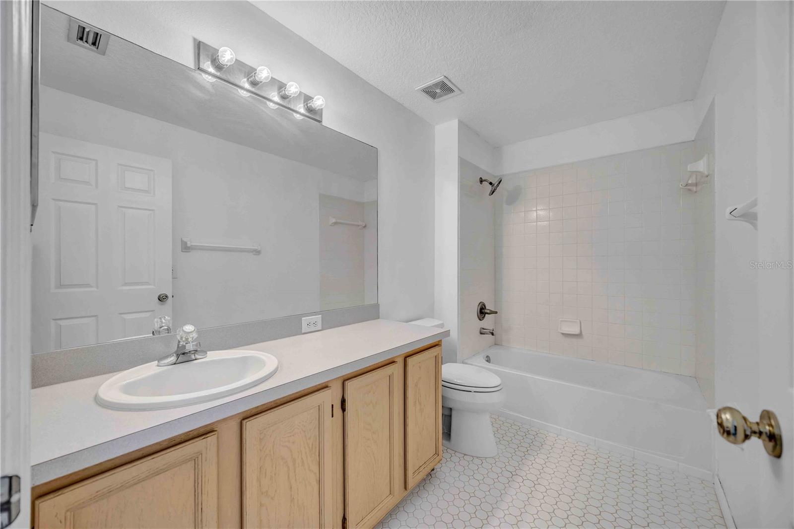 Image 32 of 65 For 727 Kensington Lake Circle