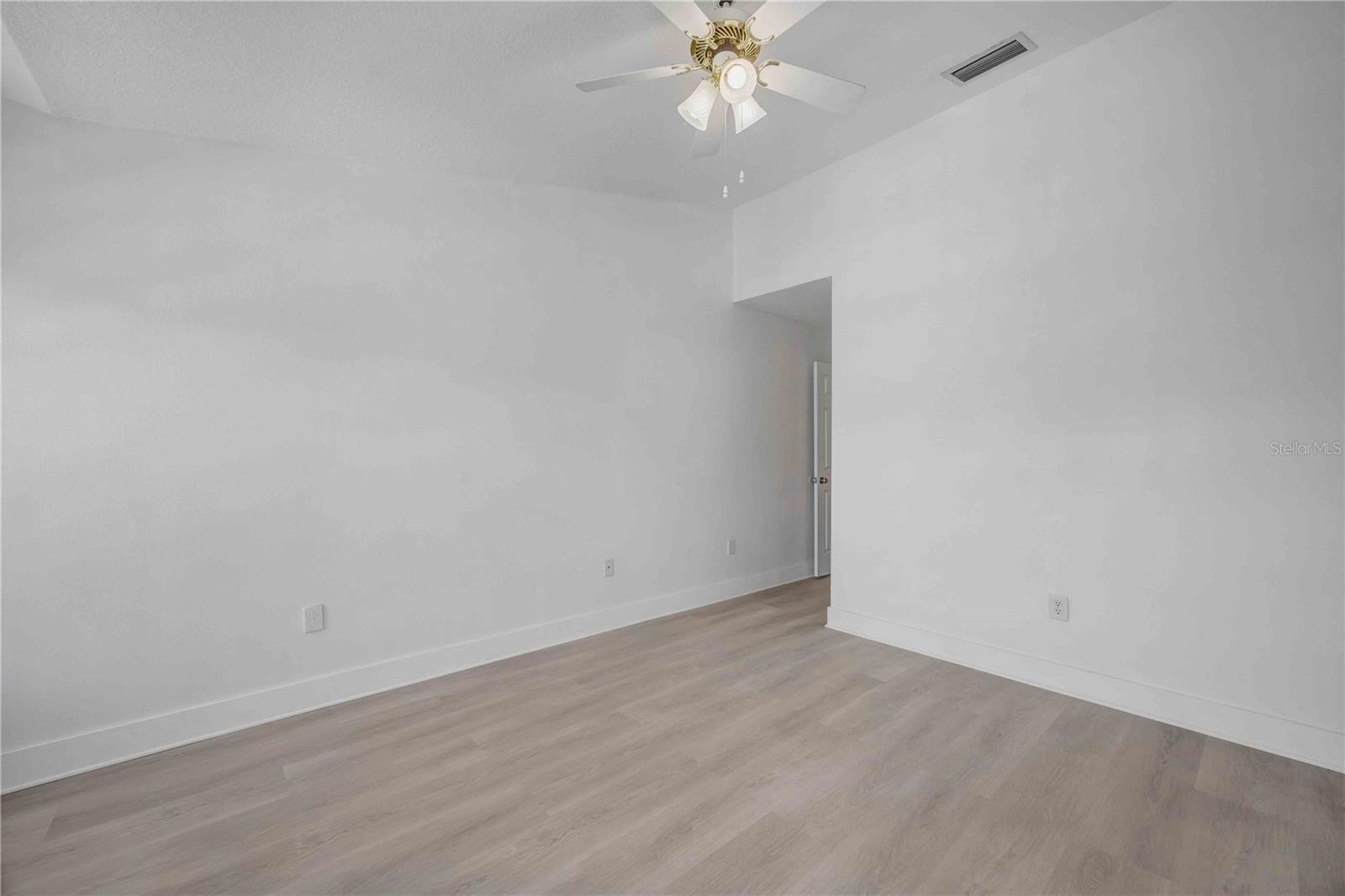 Image 35 of 65 For 727 Kensington Lake Circle