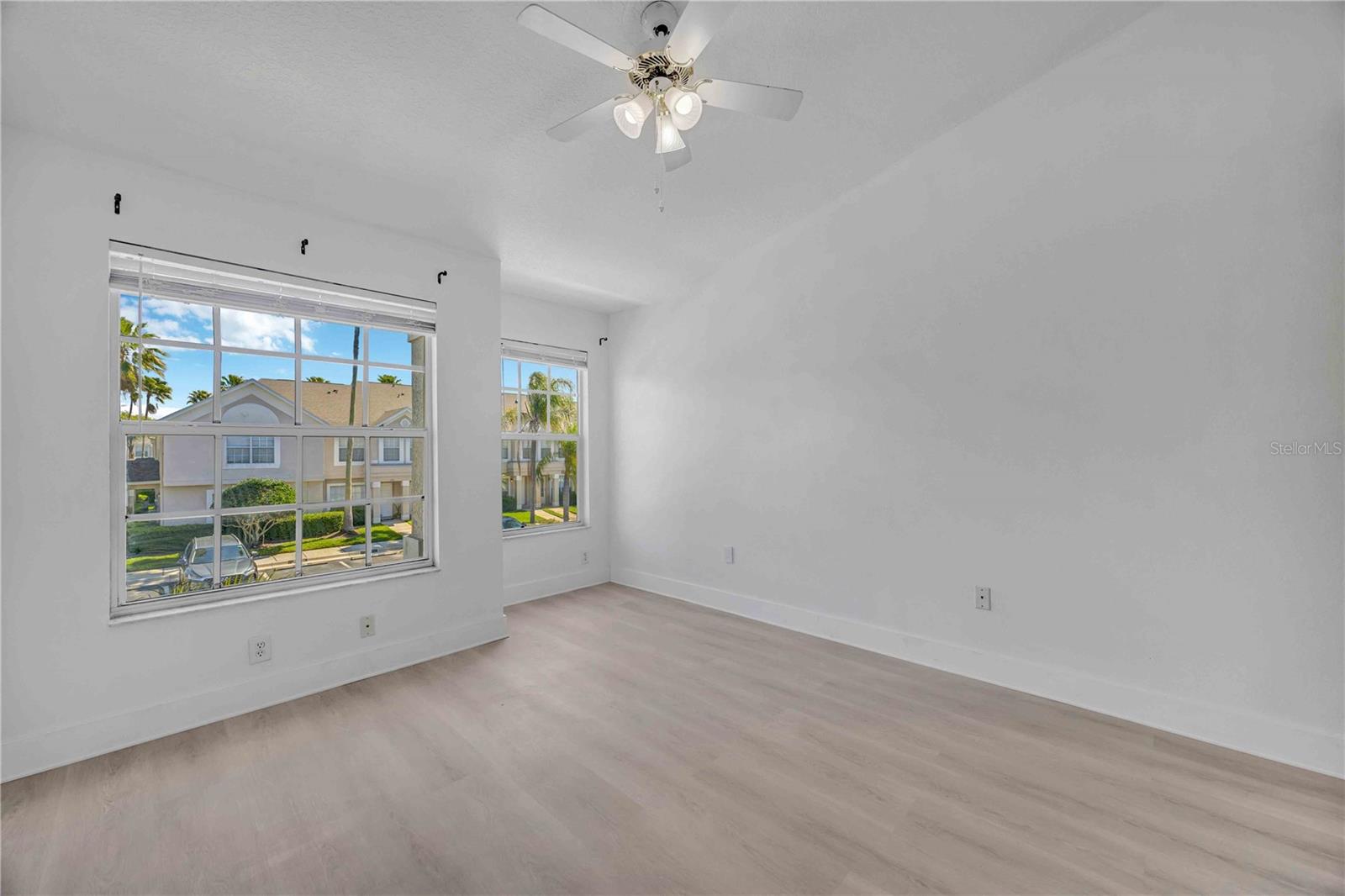 Image 37 of 65 For 727 Kensington Lake Circle