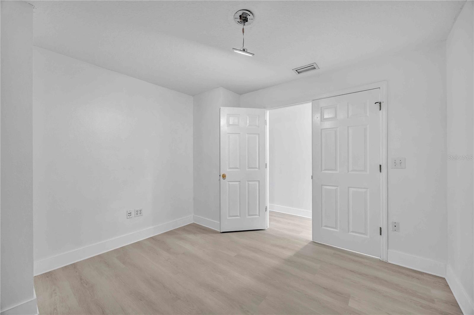 Image 41 of 65 For 727 Kensington Lake Circle